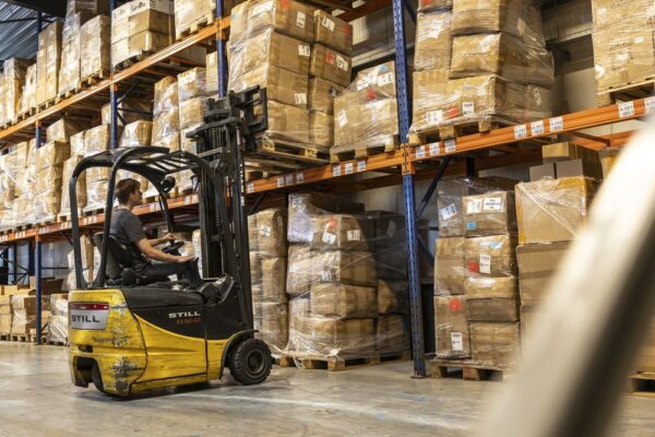 Forklift with pallets in the Firma Reinders warehouse